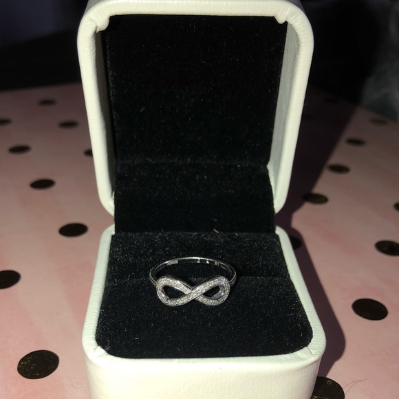 Infinity Diamond Ring - Picture 3 of 5
